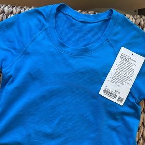 Lululemon Swiftly Tech Short Sleeve 2.0 size 4 pool color